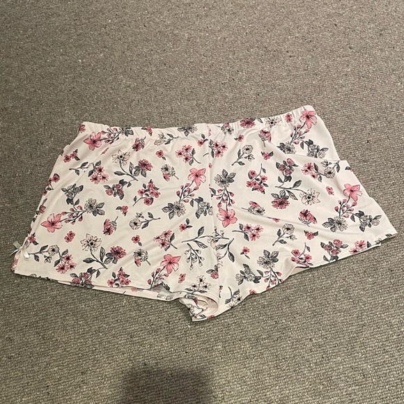 Floral Pyjama Print Shorts - Picture 2 of 3